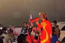 Công an Hà Nội làm việc với người phụ nữ hô hào đua xe khi 'đi bão'