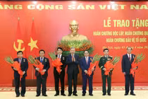 Chủ tịch nước, Thủ tướng, Bộ trưởng Bộ Quốc phòng nhận Huân chương cao quý