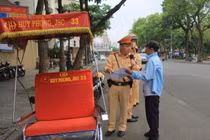 Xích lô “độ” điện tung hoành phố cổ: CSGT vào cuộc, siết kỷ cương