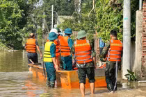 Hà Nội di dời dân khỏi vùng ngập nặng do mưa lũ