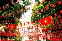 Hà Nội treo cờ Tổ quốc chào mừng Đại hội lần thứ XIV của Đảng