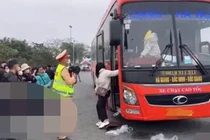 Nguy cơ mất an toàn từ xe khách nhồi nhét dịp Tết Bính Ngọ 2026