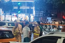 Xe Lexus gây tai nạn liên hoàn ở Hà Nội, tài xế bị tạm giữ 