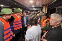 Tàu du lịch tại Hạ Long cháy, toàn bộ khách và thuyền viên an toàn