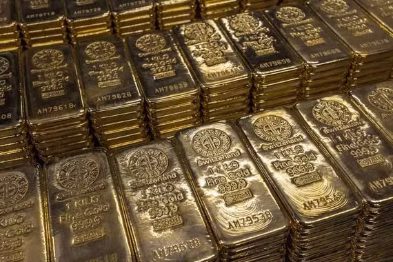 [VIDEO] Cựu quan chức CIA bị bắt vì giấu hơn 300 thỏi vàng tại nhà riêng