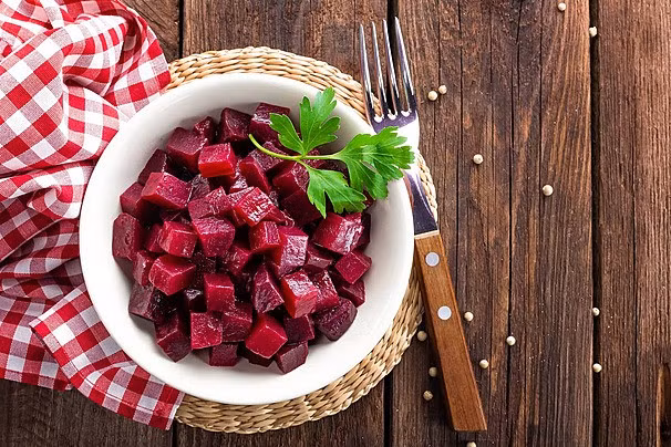 salad-cu-den-va-ca-rot1.jpg
