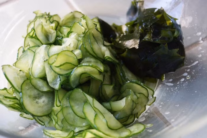 salad-rong-bien-va-dua-chuot.jpg