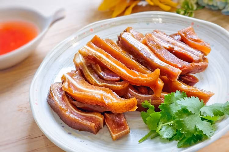 tai-heo-ngam-nuoc-tuong.jpg