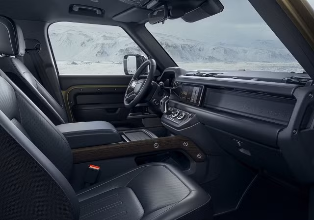 xe dia hinh defender moi cua jaguar land rover co gia ban tu 37 ty dong