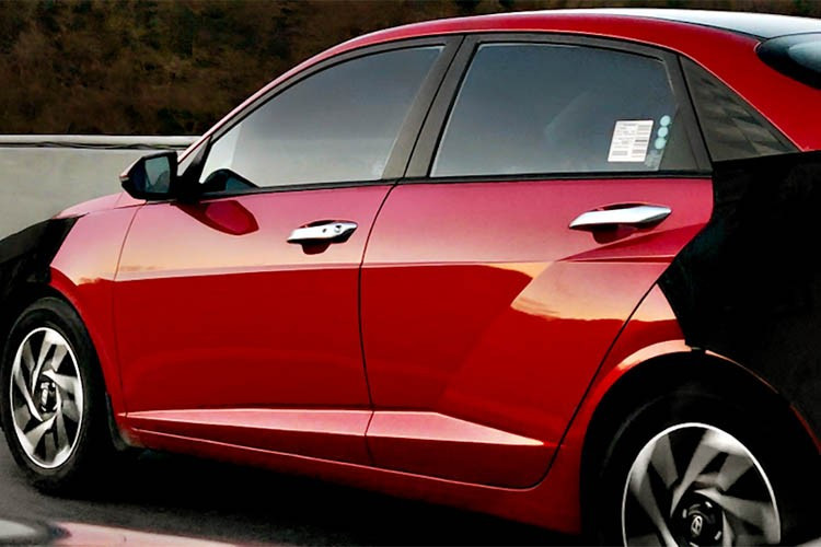 រថយន្ត Hyundai Accent ដែលនឹងចេញលក់ឆាប់ៗនេះ ត្រូវបានគេប្រទះឃើញកំពុងធ្វើតេស្តលើដងផ្លូវនៅប្រទេសកូរ៉េខាងត្បូង ដែលផ្តល់នូវរូបរាងកាន់តែច្បាស់អំពីរចនាបថដែលបានធ្វើឱ្យប្រសើរឡើងរបស់វា។ 3.jpg