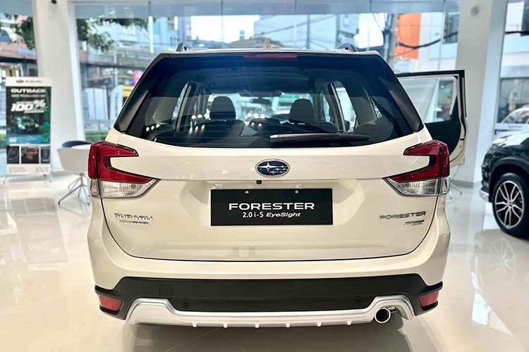 Y no se queda ahí: Subaru también regala un baúl eléctrico valorado en 19,5 millones de VND (no convertibles en efectivo) para este modelo SUV de tamaño B. 4-5527.jpg
