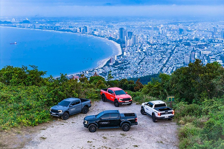 De standaard XL-versie ontvangt 50% registratiekosten (ongeveer 20 miljoen VND). Eind oktober 2025 was de Ford Ranger nog steeds de bestverkochte auto met verbrandingsmotor op de markt, met in totaal 12.577 geleverde exemplaren aan Vietnamese klanten. 9.jpg