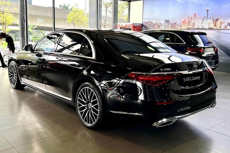 Atualmente, o modelo de carro de luxo Mercedes-Benz S450L Luxury de nova geração está com grandes descontos em muitas concessionárias autorizadas da Mercedes-Benz no Vietnã para duas versões do Mercedes-Benz S450, incluindo o S 450 4Matic e o S450 4Matic Luxury. 6-6095.jpg
