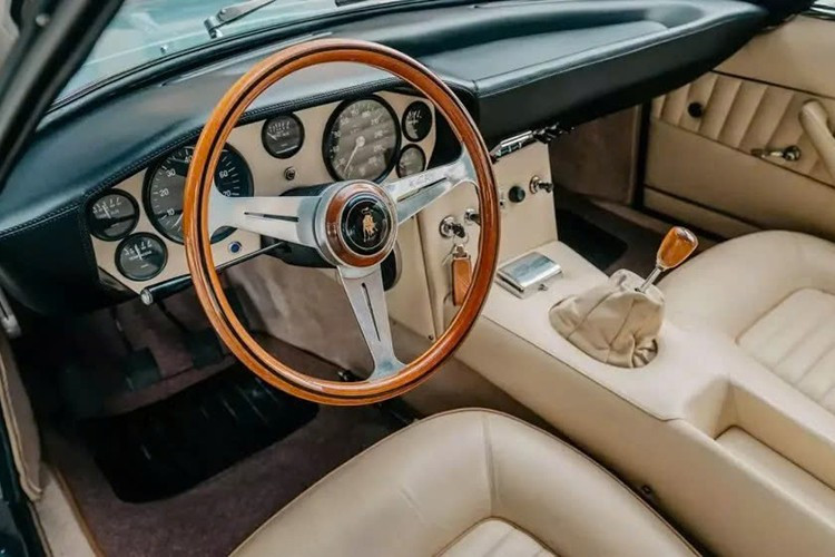 Hiện vẫn chưa rõ chính xác có bao nhiêu chiếc Islero còn tồn tại đến ngày nay, nhưng 1 số trang ghi nhận 25 phiên đấu giá công khai kể từ năm 2015. Không cần phải nói, chắc chắn còn nhiều chiếc Islero khác nữa, nhưng Islero vẫn là một hiện vật hiếm hoi được rao bán. 4-2255.jpg