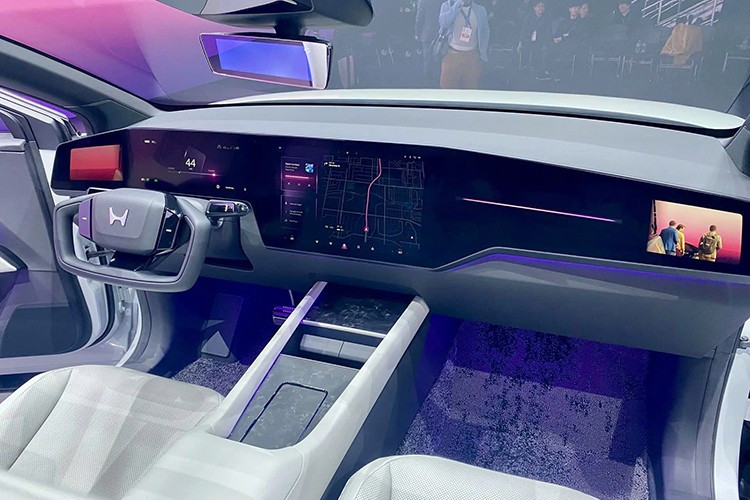 Dijangkakan bahawa kereta itu akan disepadukan dengan sistem pengendalian baharu Asimo OS, dan memiliki keupayaan memandu sendiri tahap 3 sama seperti ahli barisan produk yang lain. Ini juga merupakan salah satu daripada tujuh model EV dalam Siri 0 yang Honda merancang untuk dilancarkan di pasaran mulai sekarang hingga 2030. 4.jpg