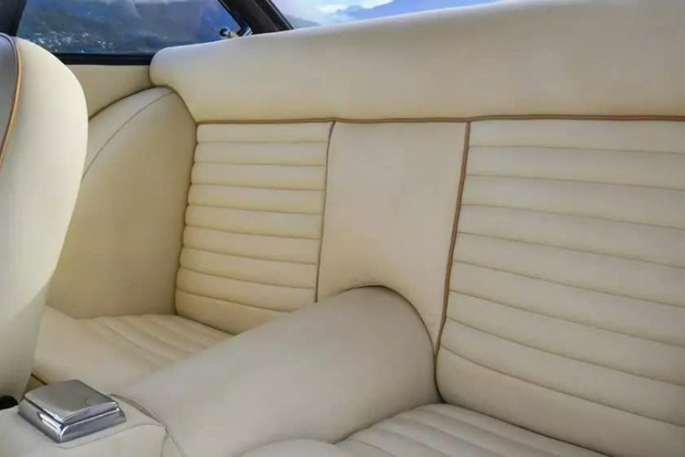 Theo 1 số nguồn tin, chiếc xe đã được giao đến Barcelona vào tháng 4 năm 1969. Không có thông tin nào về thành viên nào của Hoàng gia Tây Ban Nha đã lái chiếc xe này, nhưng chúng ta biết rằng chiếc xe sau đó đã được bán cho một nhà sưu tập người Mỹ, người đã phục chế nó theo thông số kỹ thuật ban đầu. 3-2137.jpg