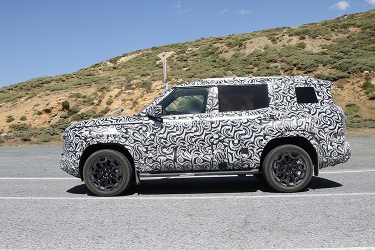 De nieuwe Pajero zal hetzelfde platform delen als de Nissan Armada van de Y63-generatie. 3-5277.jpg