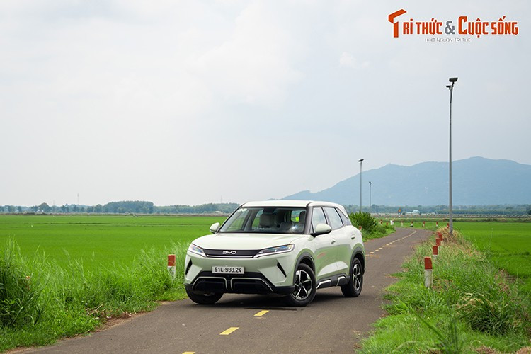 Pe piața vietnameză, BYD ATTO 2 are un preț oficial de listare de 669 de milioane de VND, extinzând gama de produse și creând opțiuni mai accesibile pentru consumatori. 11.jpg
