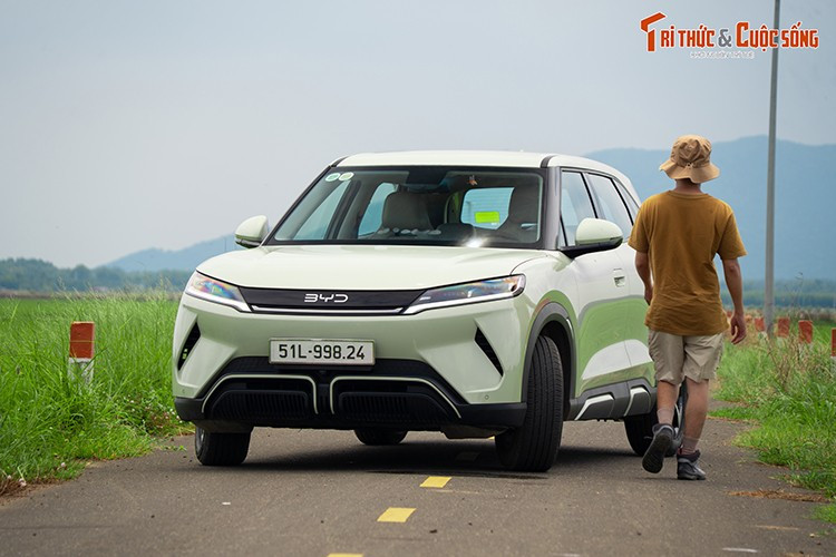 BYD ATTO 2 are un stil distinctiv de SUV, cu o caroserie elegantă. 10.jpg