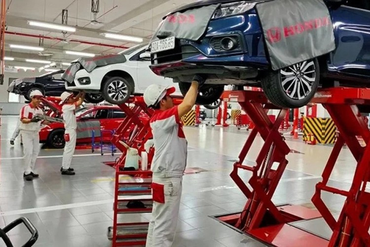 Η Honda ελέγχει και αλλάζει δωρεάν λάδια σε οχήματα που έχουν υποστεί ζημιές από πλημμύρες. 222.jpg