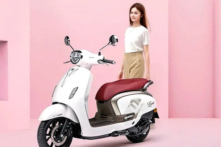 Além de focar na operação, a Haojue Lumi 125 2026 também está equipada com diversas comodidades modernas, como tela LCD colorida, partida sem chave (Smart Key), porta USB de carregamento rápido de 18W e tampa do tanque de combustível frontal, tornando o abastecimento mais conveniente. 11-4866.jpg