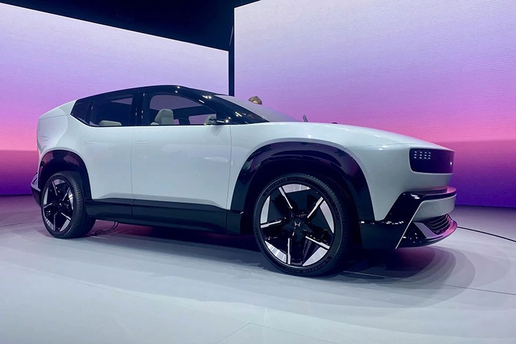 Kemuncaknya ialah SUV elektrik kos rendah baharu, yang diperkenalkan sebagai konsep, dalam barisan produk Honda 0 Series. Ini adalah barisan kenderaan elektrik strategik syarikat, kini boleh didapati dalam dua versi termasuk sedan dengan reka bentuk aerodinamik futuristik dan SUV besar. 3.jpg