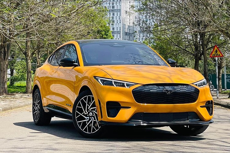 Si no te importa que Ford llame a este modelo Mustang, el Mach-E es casi con certeza uno de los mejores SUV eléctricos de dos filas disponibles actualmente. 4.jpg