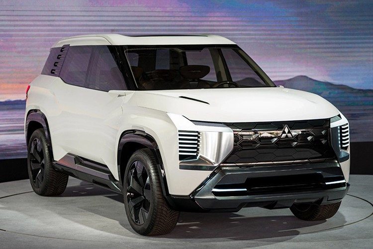 Az elkövetkező időszak legnagyobb eseménye december elején lesz, amikor a Mitsubishi Motors Vietnam bemutatja a Destinatort – egy igazi 7 személyes SUV-ot. 4-2666.jpg
