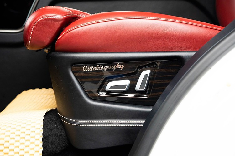 Dưới nắp ca-pô của chiếc xe SUV siêu sang Lexus LX 570 Super Sport 2019 được trang bị khối động cơ V8 dung tích 5.7L, cho công suất cực đại 367 mã lực và mô-men xoắn 530 Nm.