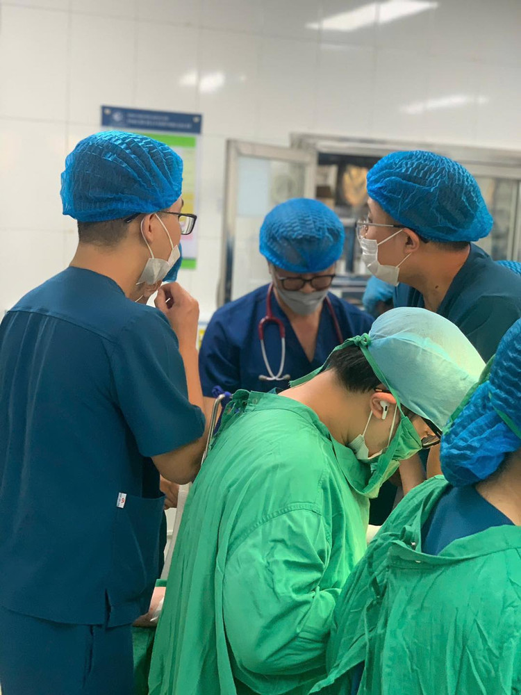 Trắng đêm phẫu thuật cứu sống sản phụ - Ảnh BVCC