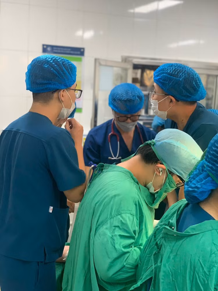 Trắng đêm phẫu thuật cứu sống sản phụ - Ảnh BVCC