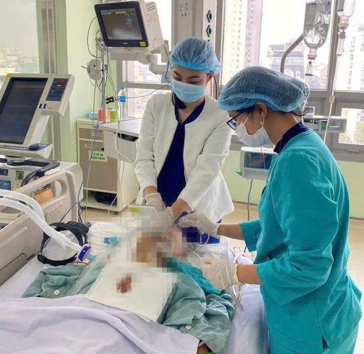 Cụ ông ngừng tim phổi do dị vật đường thở được nội soi cấp cứu- Ảnh BVCC