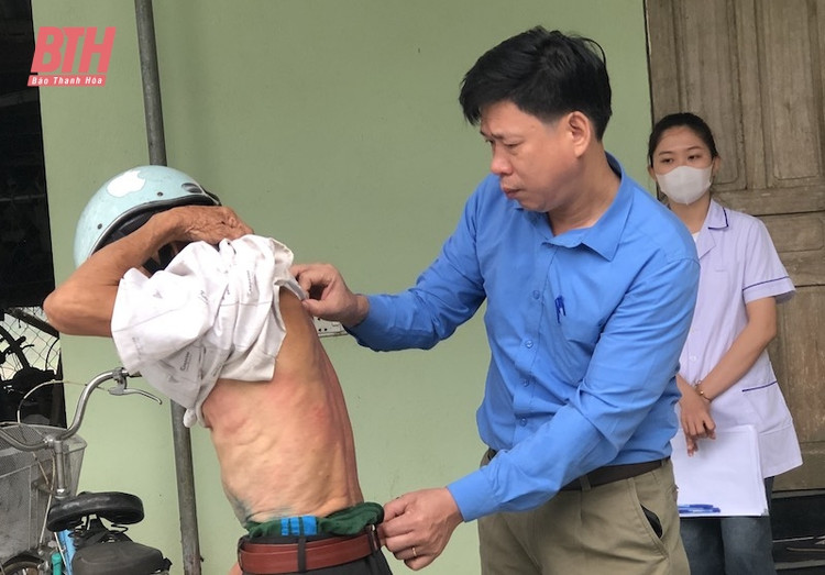 Hàng loạt người dân bị ngứa chưa rõ nguyên nhân - Ảnh: Báo Thanh Hoá Hàng loạt người dân bị ngứa chưa rõ nguyên nhân - Ảnh: Báo Thanh Hoá