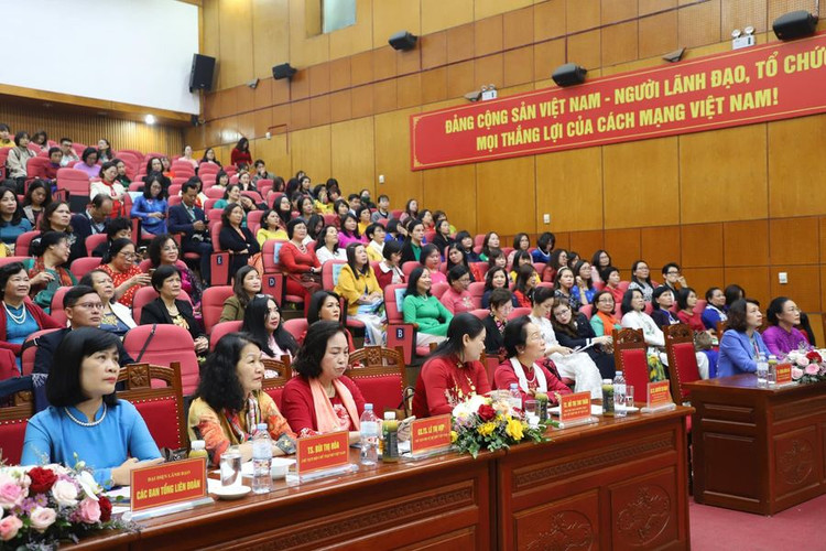 Các nữ tri thức tiêu biểu được tôn vinh Các nữ tri thức tiêu biểu được tôn vinh