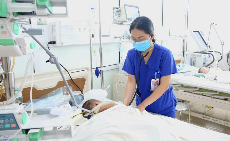 Nhiễm Adenovirus bé 2 tuổi viêm não, liệt toàn thân ảnh 1