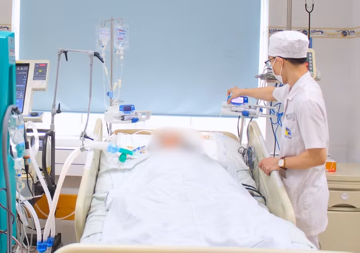 Lọc máu cho bệnh nhân viêm tụy cấp tại Bệnh viện đa khoa Xuyên Á TP HCM - Ảnh: BVCC