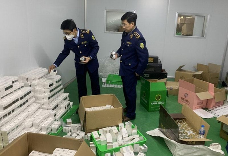 Cơ quan chức năng phát hiện nhiều mỹ phẩm giả - Ảnh minh họa