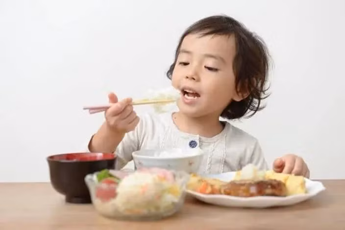 Chuyên gia chỉ rõ lý do trẻ ăn nhiều nhưng không tăng cân ảnh 1