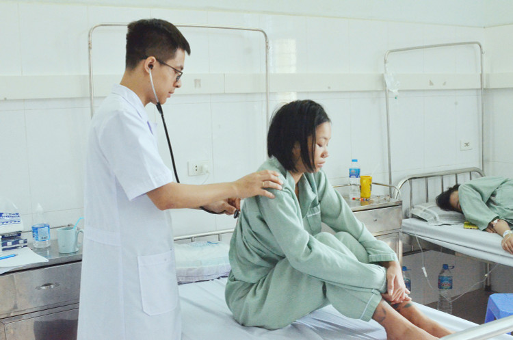 Người trẻ cũng có nguy cơ biến chứng nặng sốc do sốt xuất huyết