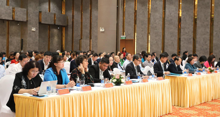 Hội nghị cô đỡ thôn bản