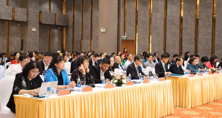 Hội nghị cô đỡ thôn bản