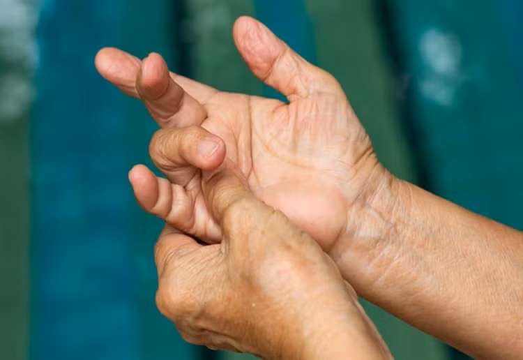 Đau ngón tay và gấp duỗi khó - Ảnh minh họa