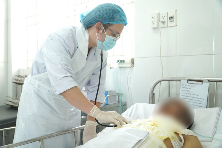 Câu cá ở gần đường dây điện, 3 người bị bỏng nặng toàn thân Câu cá ở gần đường dây điện, 3 người bị bỏng nặng toàn thân