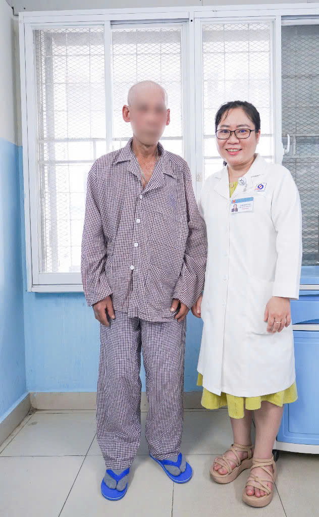 Tại khoa Nội cơ xương khớp, các bác sĩ chẩn đoán anh N. bị bệnh xơ cứng bì hiếm gặp và điều trị thành công cho anh - Ảnh BVCC