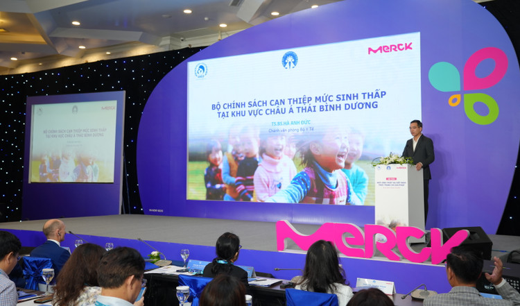 TS. Hà Anh Đức - Chánh Văn phòng Bộ Y tế - đưa ra Bộ chính sách can thiệp mức sinh thấp tại khu vực châu Á - Thái Bình Dương