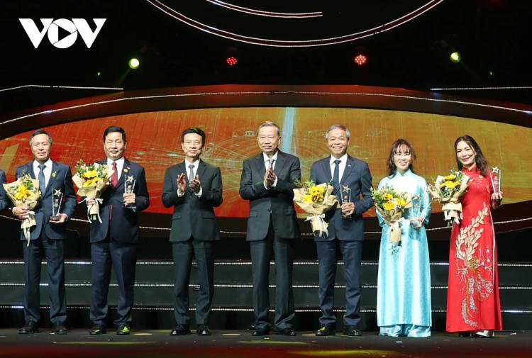 Phát biểu của Tổng Bí thư tại Diễn đàn phát triển doanh nghiệp công nghệ số - Hình 3 Phat bieu cua Tong Bi thu tai Dien dan phat trien doanh nghiep cong nghe so-Hinh-3