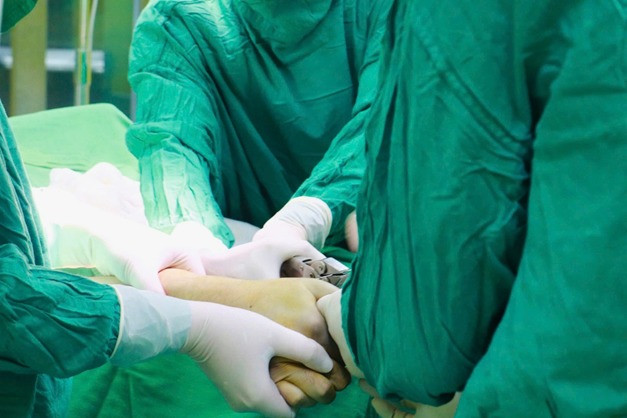 Ca phẫu thuật cho bệnh nhân - Ảnh BVCC