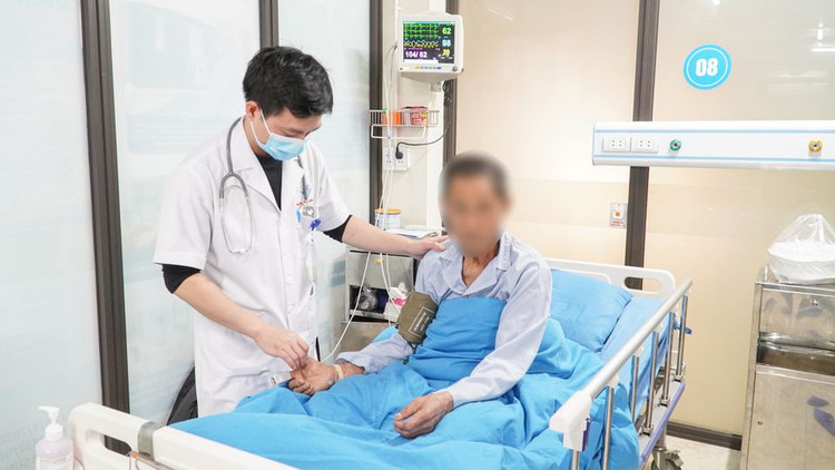 Tắc động mạch chính nuôi tim bệnh nhân 76 tuổi nguy kịch: cần biết sớm