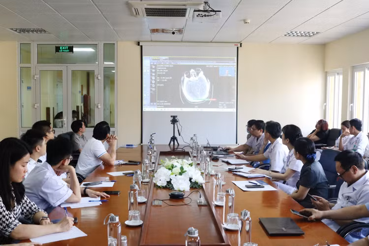 Hội chẩn liên viện lên phương án chuyên môn giữa Bệnh viện Việt Nam - Thụy Điển Uông Bí, Trung tâm Điều phối tạng Quốc gia, Bệnh viện 108, Bệnh viện Việt Đức, Bệnh viện Trung ương Huế.