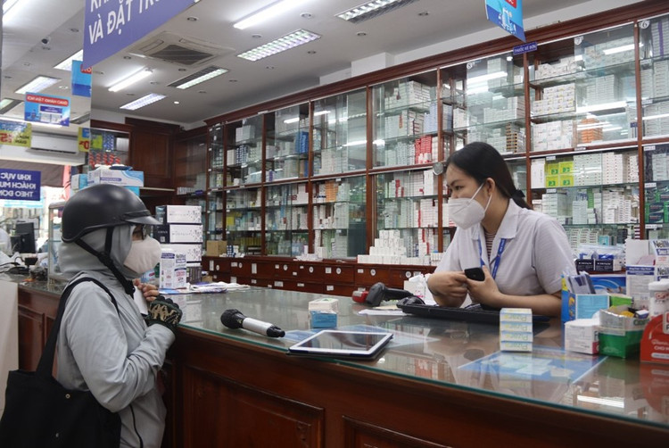 Bệnh viện thiếu thuốc, người bệnh BHYT được hoàn tiền khi mua ngoài? ảnh 1 Bệnh viện thiếu thuốc, người bệnh BHYT được hoàn tiền khi mua ngoài? ảnh 1